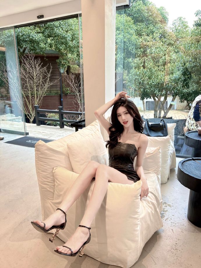 《华丽的外出》到底讲了什么？一篇帮你避开情色陷阱与法律红线的深度科普