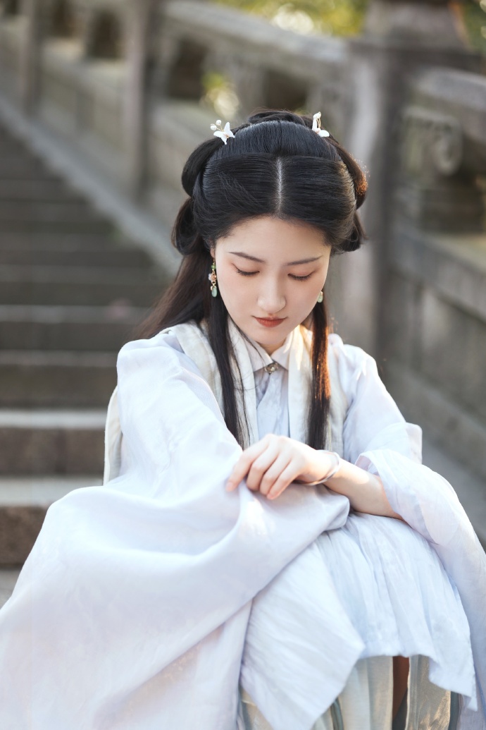 《假千金被养兄疯狂占有的小说古言》到底讲什么？一篇说清楚这类古言套路与搜索避坑指南