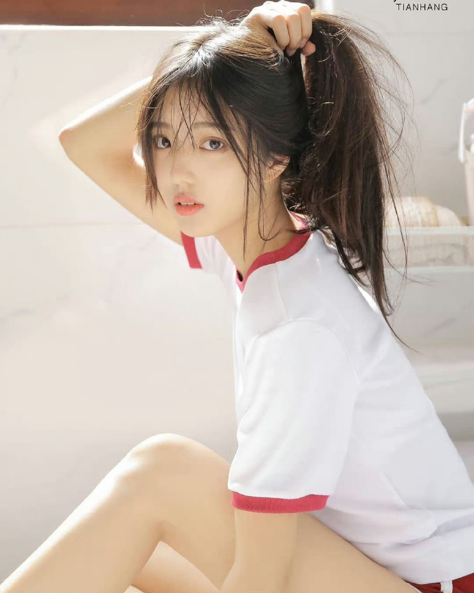《小舅子的老婆每次弄发型问我好看》——家庭社交里的审美难题，怎么接话才不踩雷