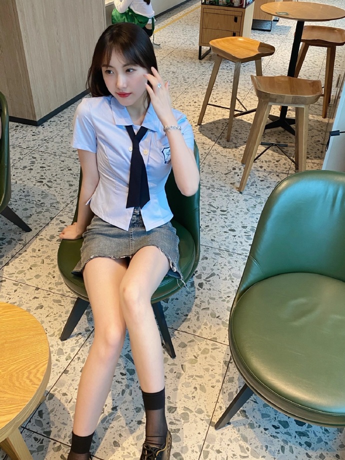 《恶毒女配又在挨cp》为什么越骂越上头？拆解这套“挨cp”叙事背后的流量密码与阅读风险