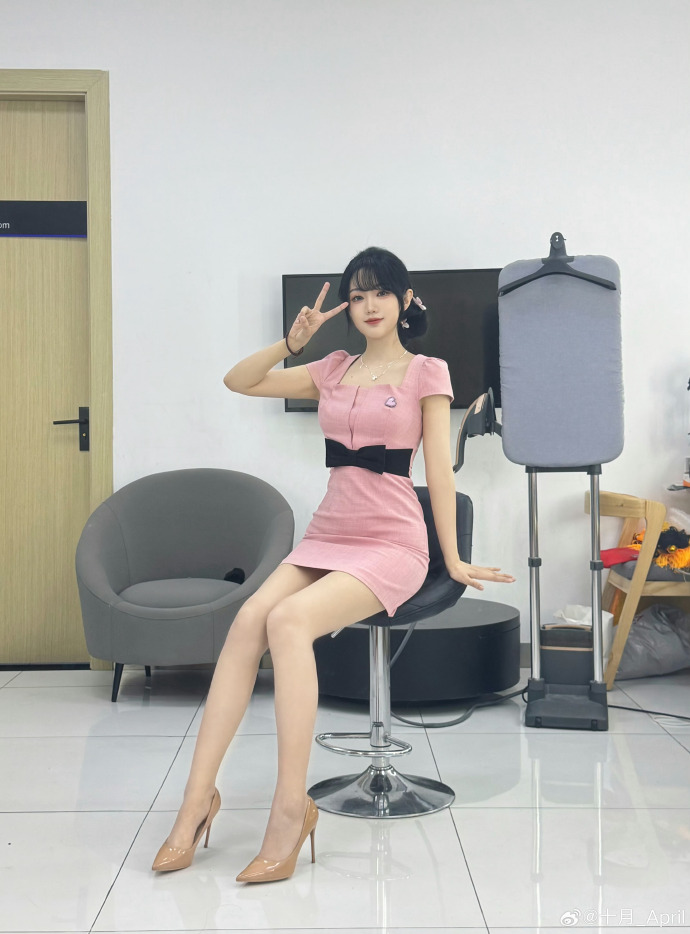 女配黑化日常(np)作者_咸鱼txt——这本同人为什么让读者一边上头一边吵翻天？