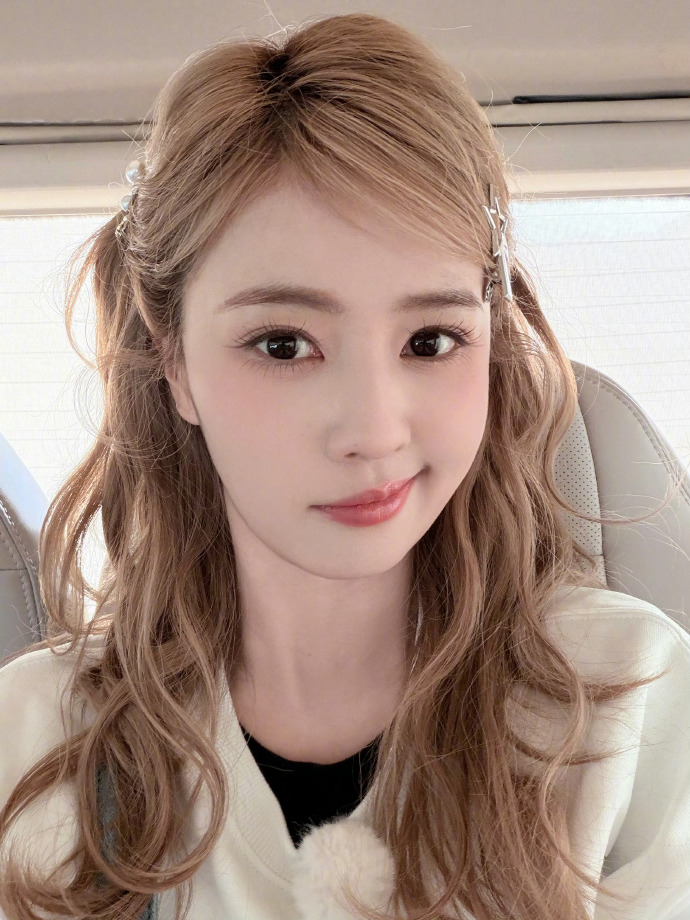《房车(父女)女儿大学放假回来》一辆房车两代人:女儿放假回家,父亲为何把家“开”到了校门口? 《房车(父女)女儿大学放假回来》一辆房车两代人:女儿放假回家,父亲为何把家“开”到了校门口?