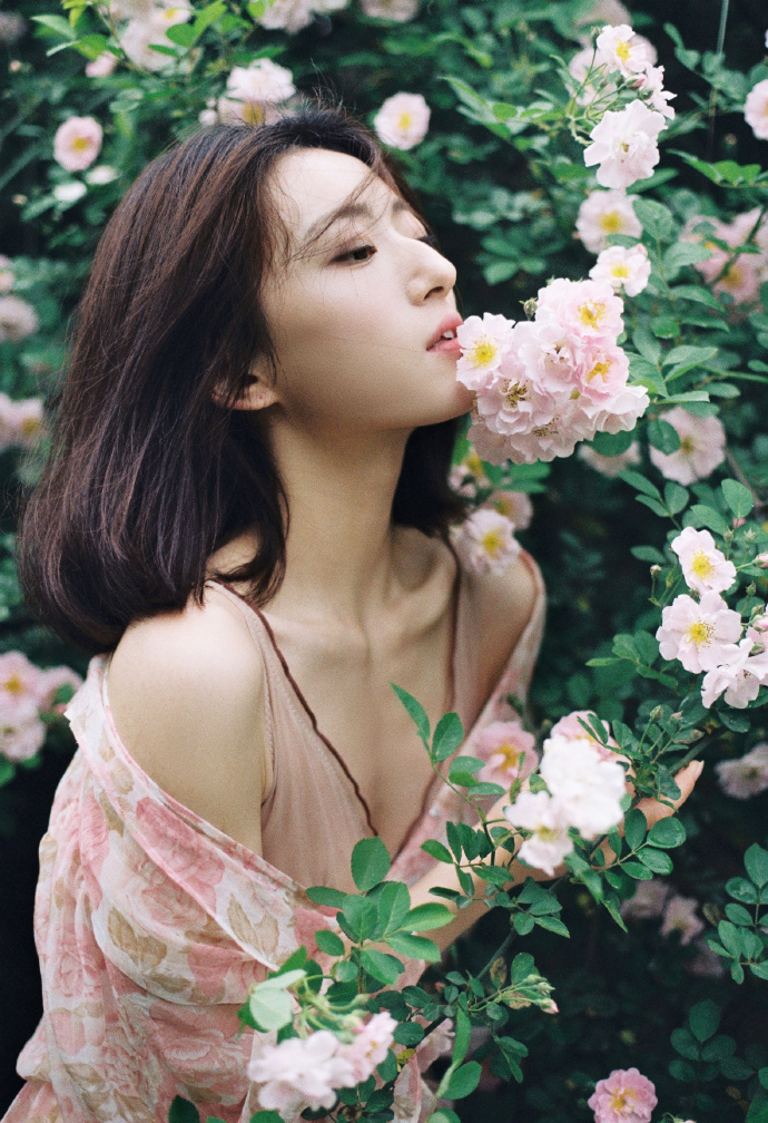 《车后座抱着姨妈颠簸解决方法》实用指南：坐车遇上生理期，怎么让自己少受罪？